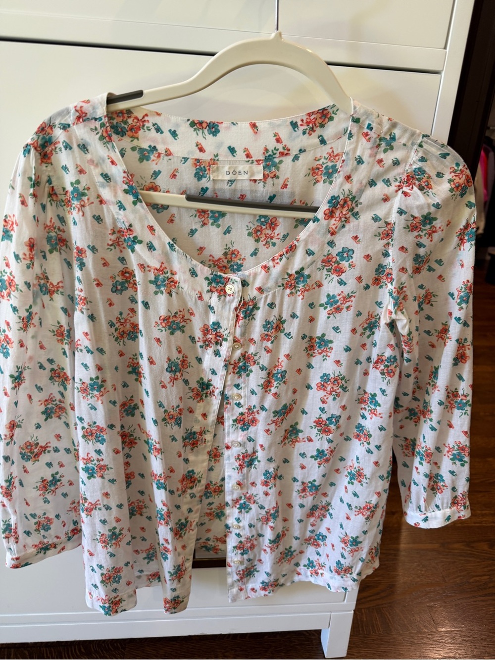 Doen White Floral Button-Down Blouse with Coral and Teal Accents